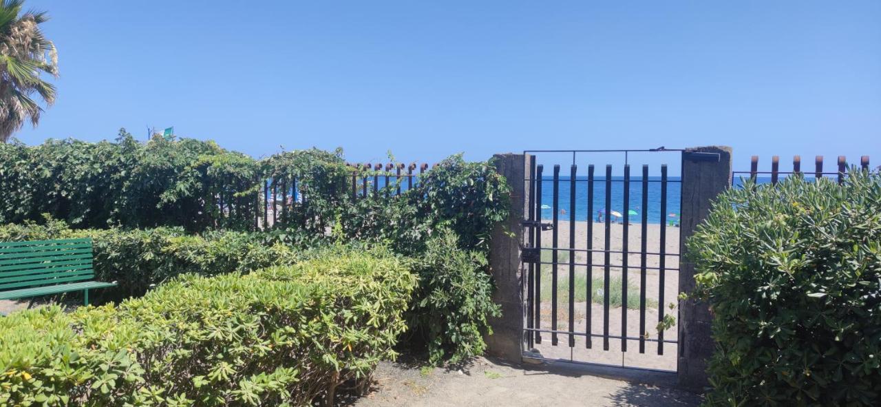 Pati'S House Apartment Giardini Naxos Ngoại thất bức ảnh